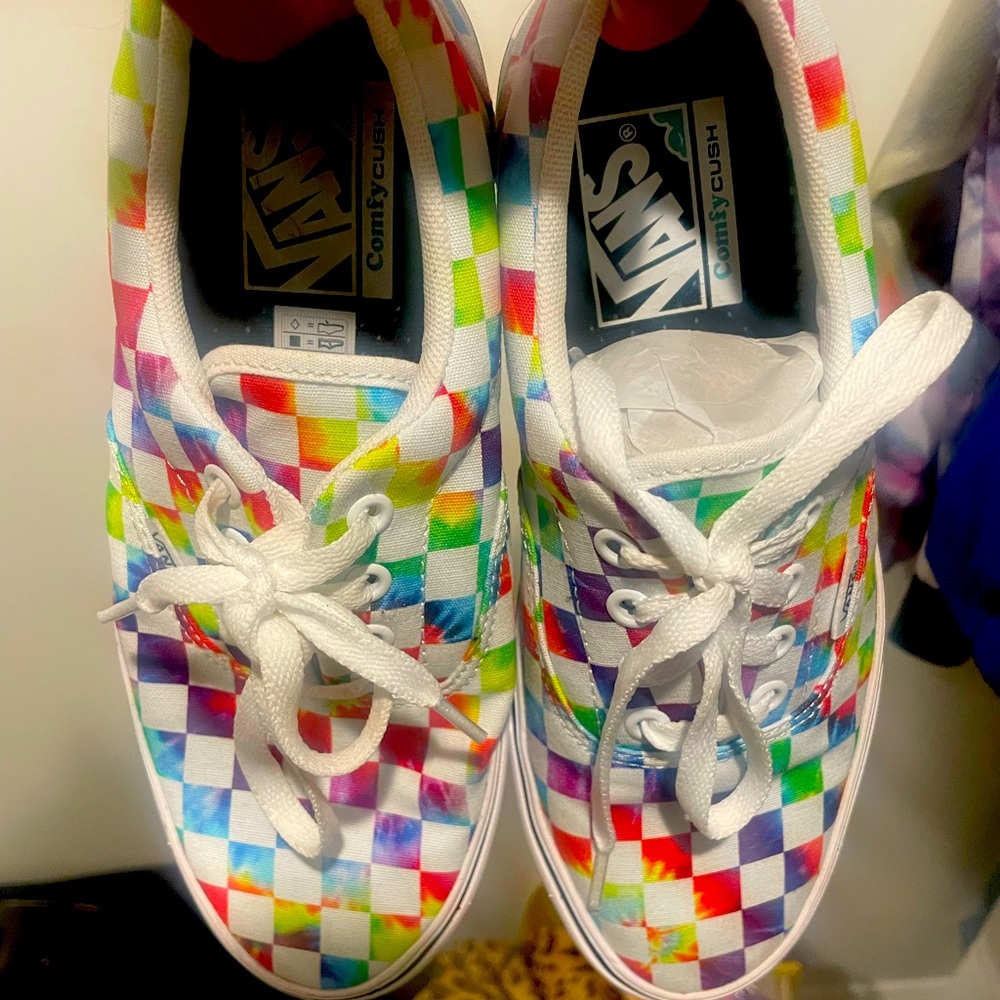 Multi colored vans. Men’s 5.5/ women’s 7.
Never worn.